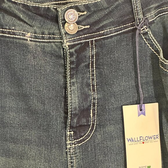 Wildflower Luscious Curvy Fit Bootcut Jeans Size 16W - Picture 5 of 9